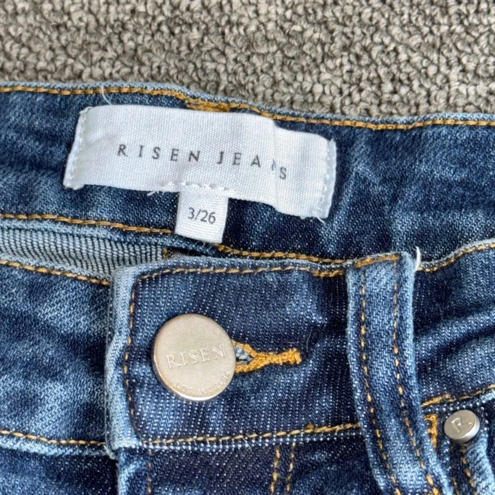 Risen Jeans Medium Wash Straight Leg High Rise Denim Blue Size 3/26 Casual Wear